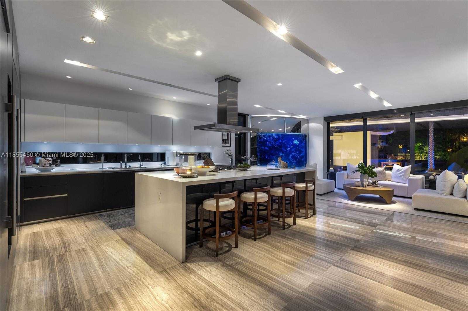 Small Image of 528 LAKEVIEW CT, Miami Beach Number 41