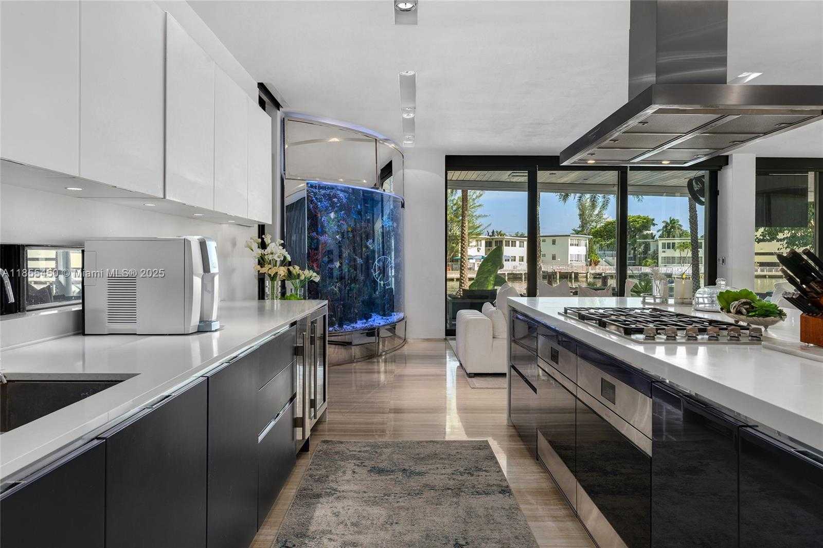 Small Image of 528 LAKEVIEW CT, Miami Beach Number 42