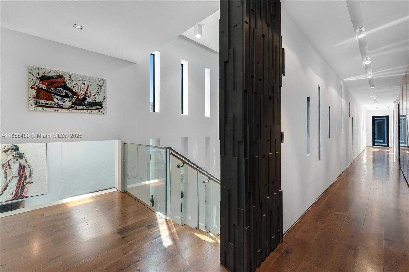 Small Image of 528 LAKEVIEW CT, Miami Beach Number 43