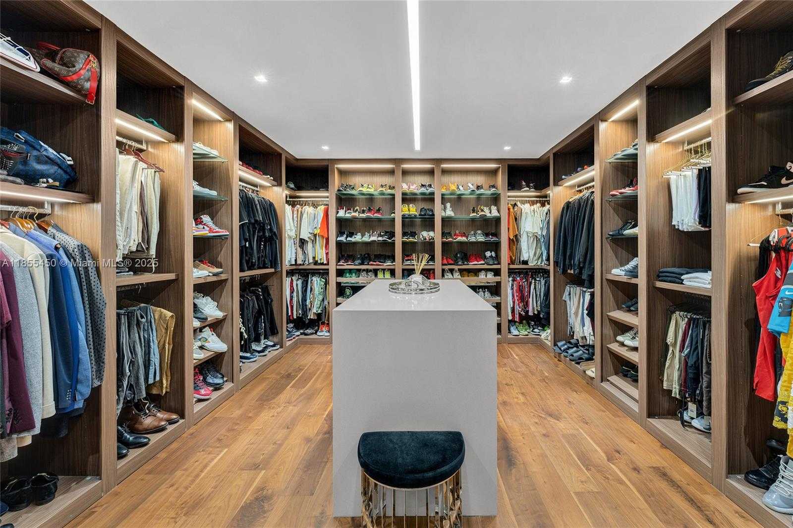 Small Image of 528 LAKEVIEW CT, Miami Beach Number 47