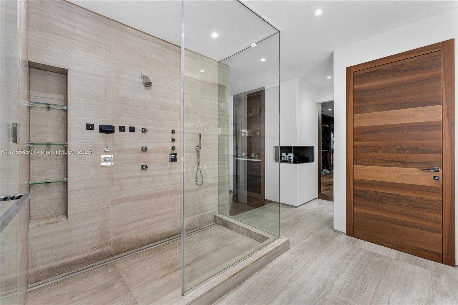 Small Image of 528 LAKEVIEW CT, Miami Beach Number 49