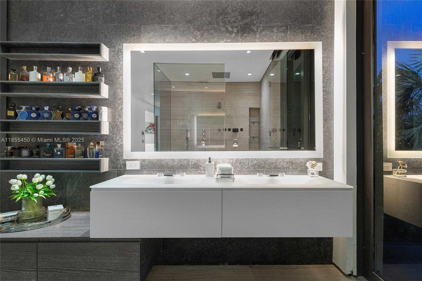 Small Image of 528 LAKEVIEW CT, Miami Beach Number 50