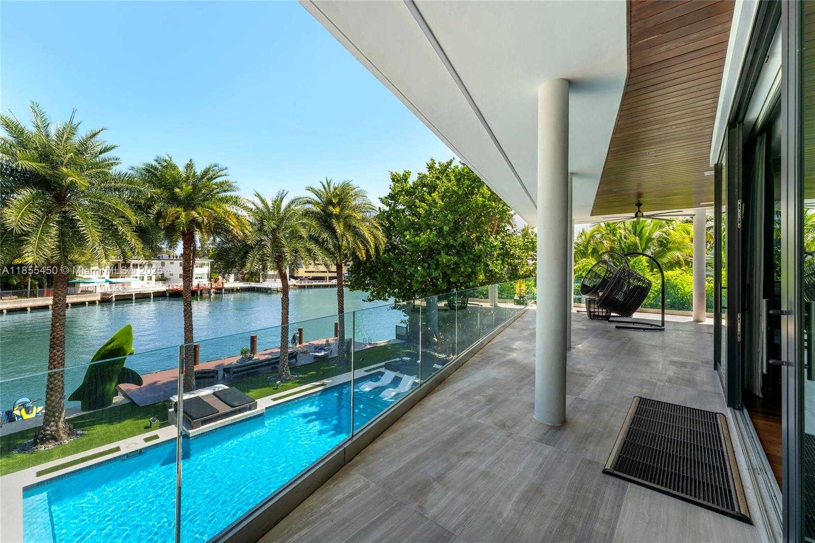 Small Image of 528 LAKEVIEW CT, Miami Beach Number 51