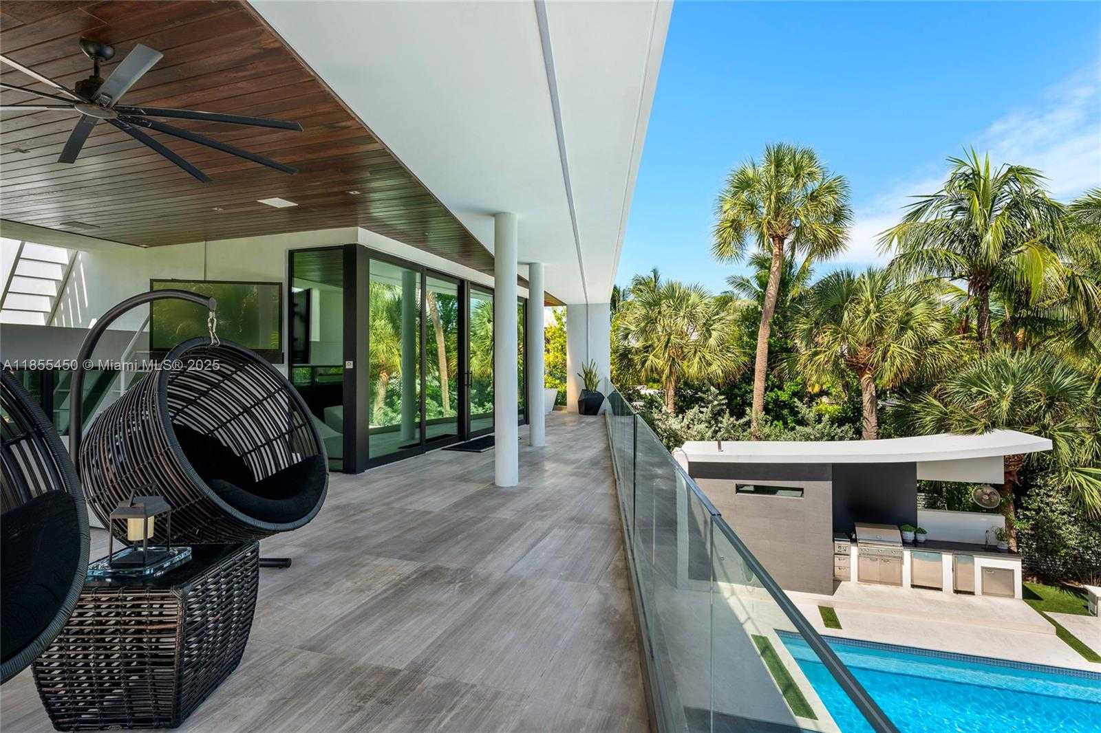Small Image of 528 LAKEVIEW CT, Miami Beach Number 53