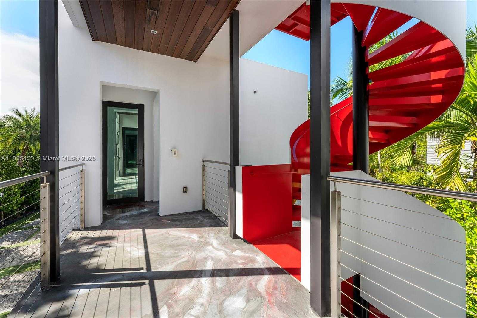 Small Image of 528 LAKEVIEW CT, Miami Beach Number 55