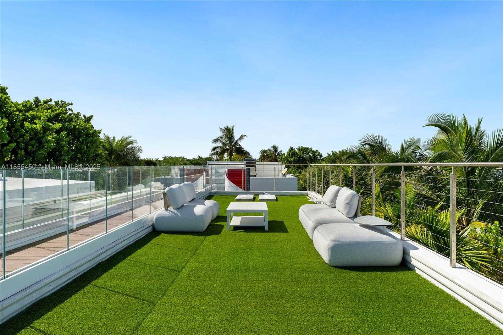 Small Image of 528 LAKEVIEW CT, Miami Beach Number 57