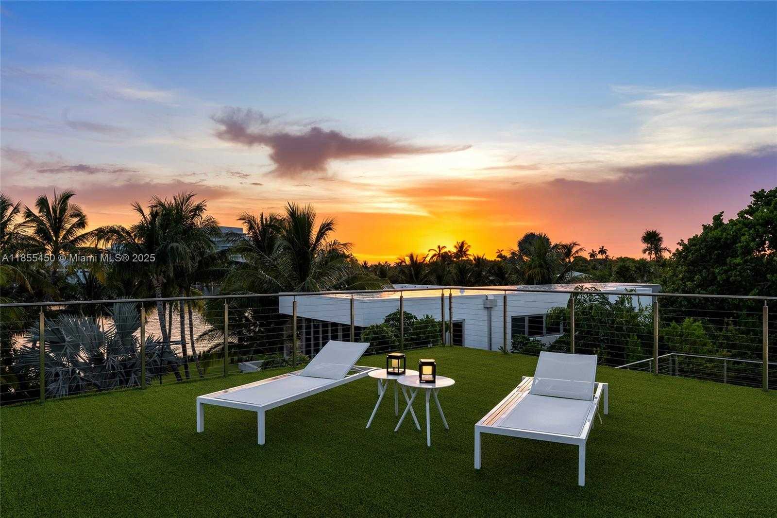 Small Image of 528 LAKEVIEW CT, Miami Beach Number 60