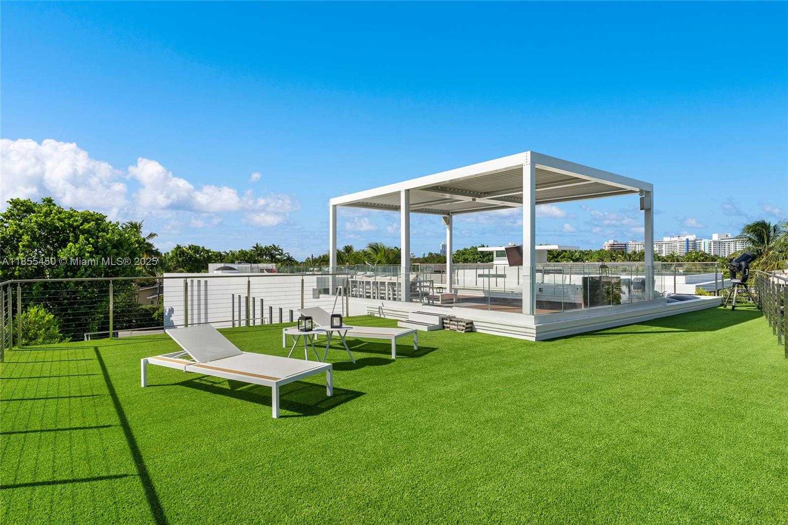 Small Image of 528 LAKEVIEW CT, Miami Beach Number 61