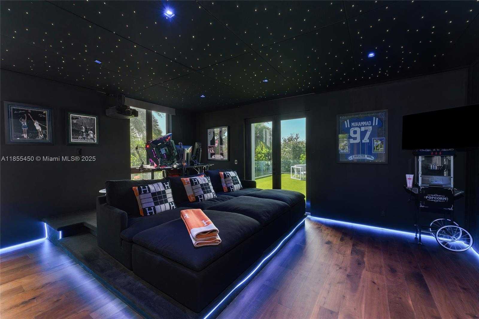 Small Image of 528 LAKEVIEW CT, Miami Beach Number 64