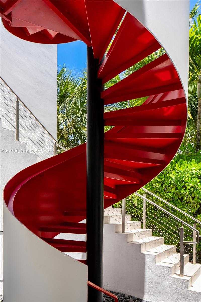 Small Image of 528 LAKEVIEW CT, Miami Beach Number 68