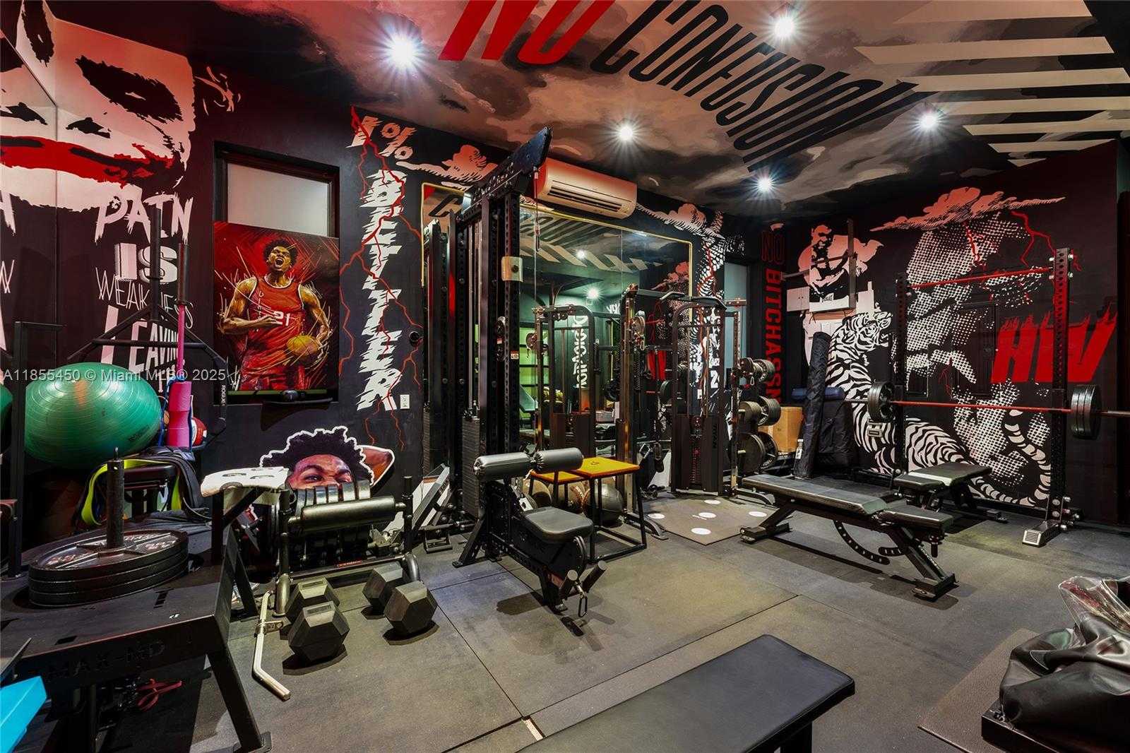 Small Image of 528 LAKEVIEW CT, Miami Beach Number 70