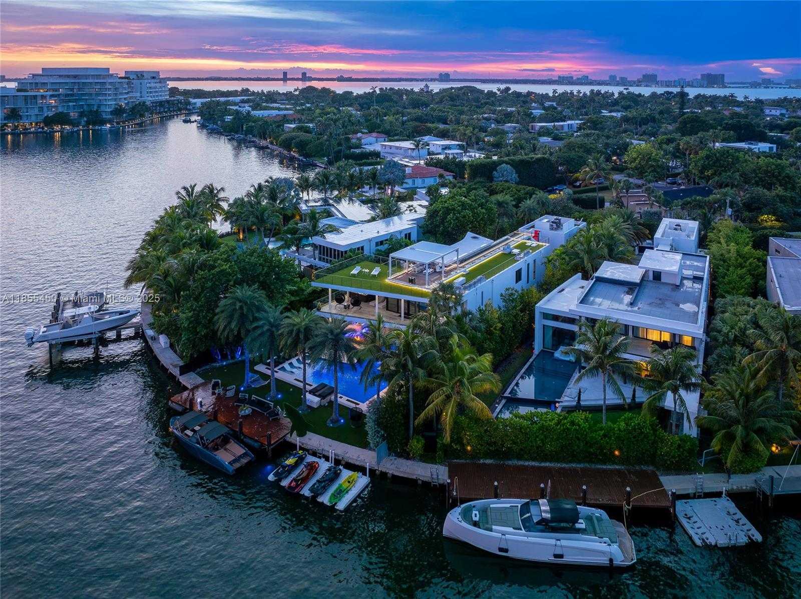 Small Image of 528 LAKEVIEW CT, Miami Beach Number 71