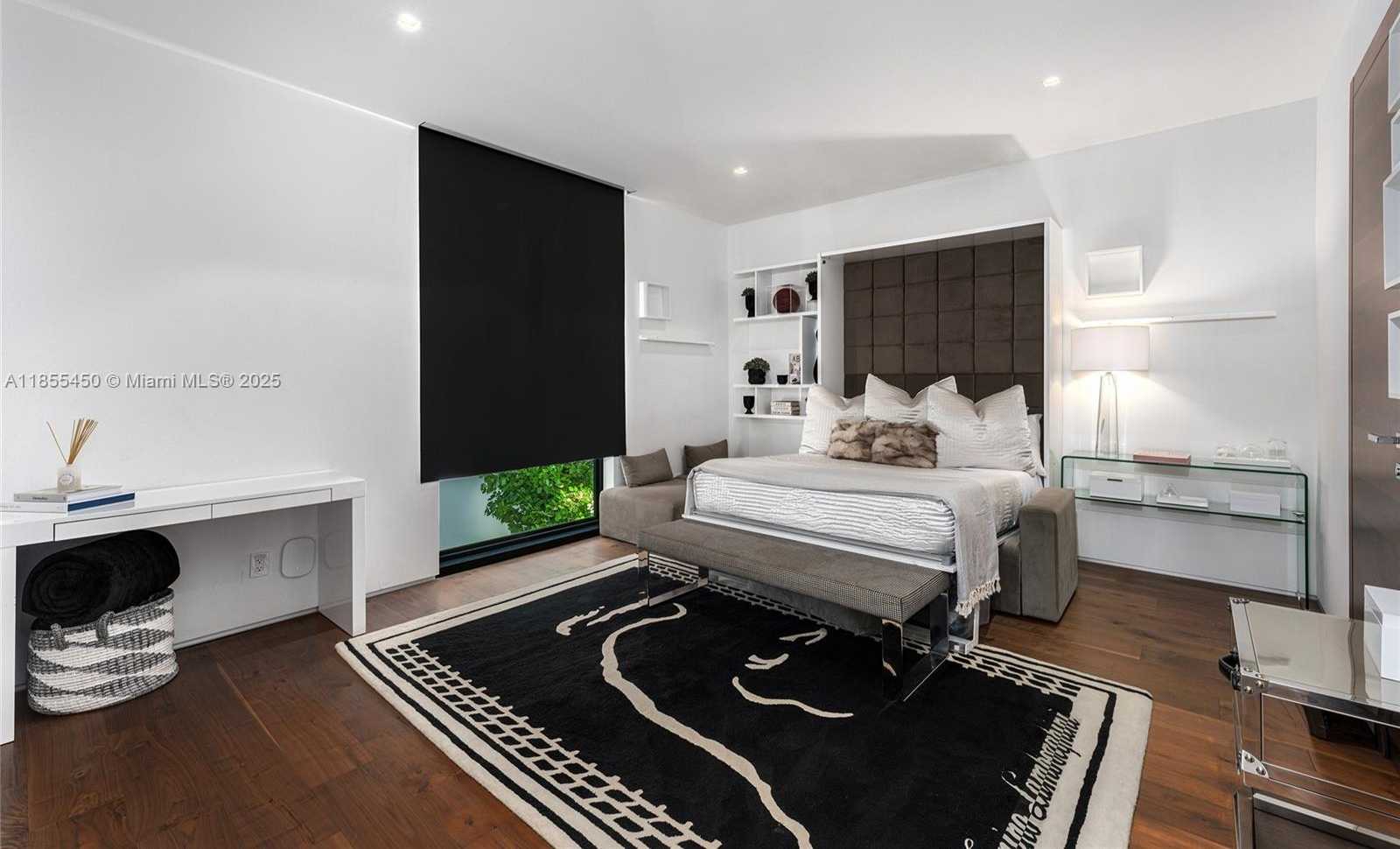 Small Image of 528 LAKEVIEW CT, Miami Beach Number 72