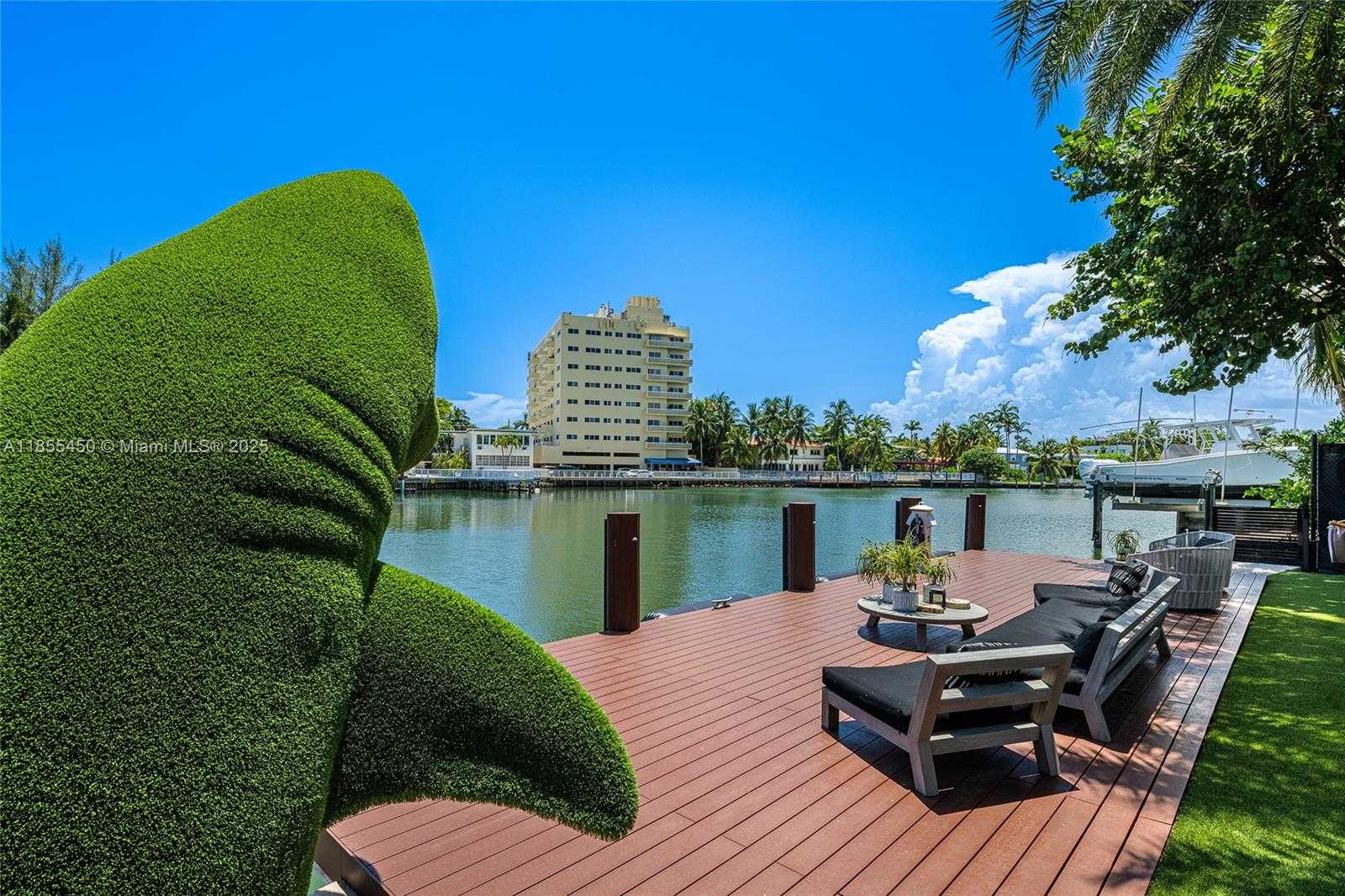 Small Image of 528 LAKEVIEW CT, Miami Beach Number 77