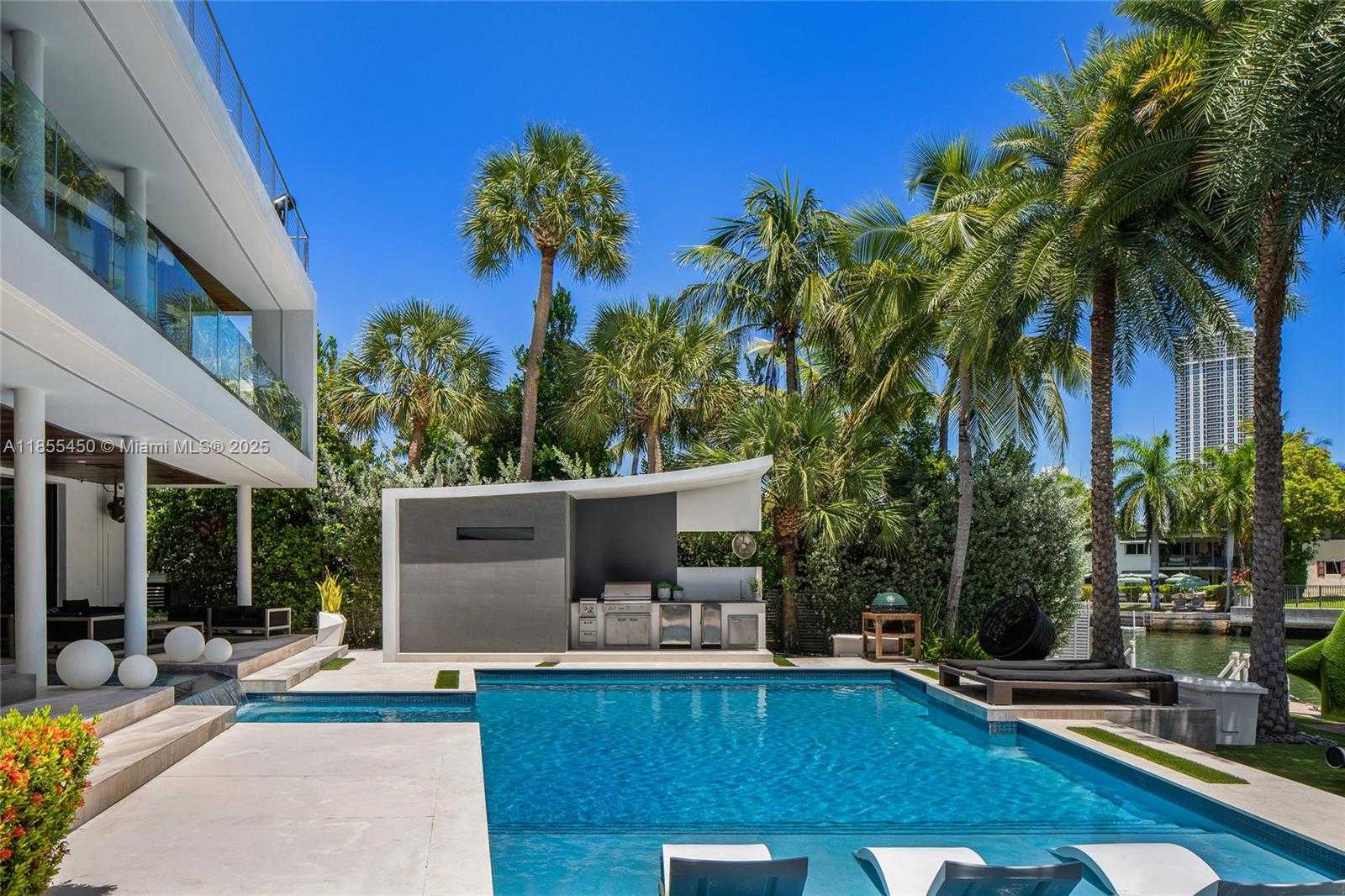 Small Image of 528 LAKEVIEW CT, Miami Beach Number 78