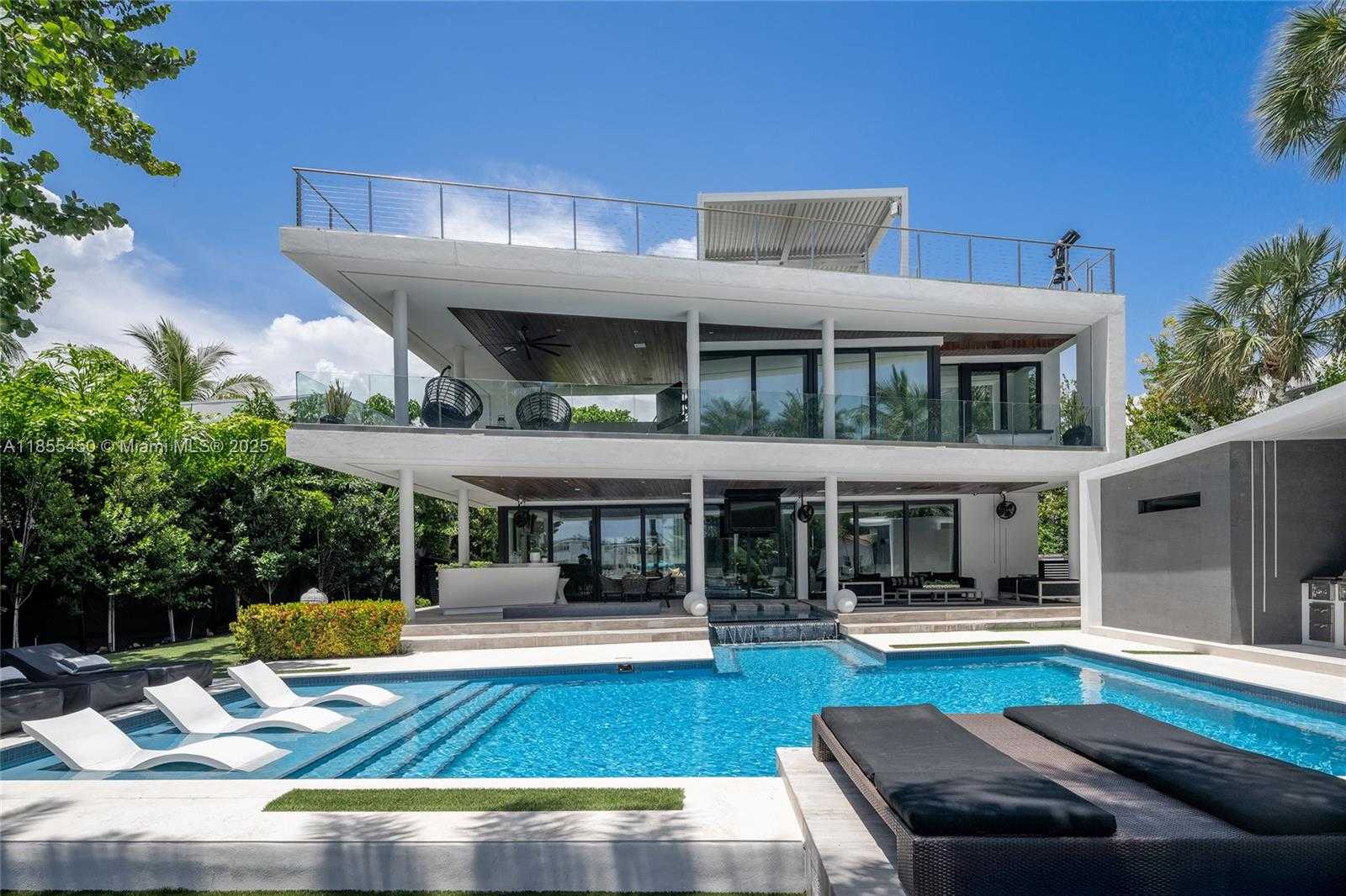 Small Image of 528 LAKEVIEW CT, Miami Beach Number 79