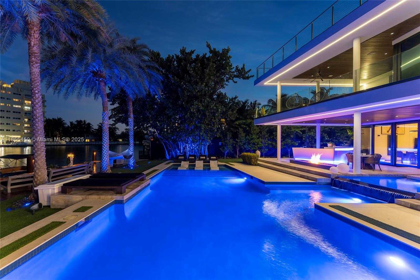 Small Image of 528 LAKEVIEW CT, Miami Beach Number 9