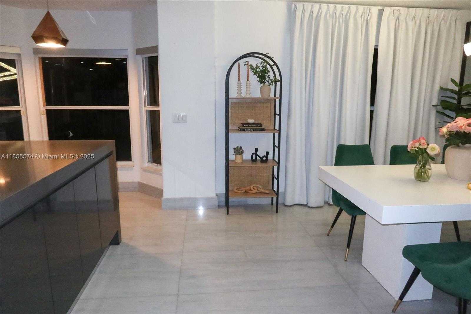 Small Image of 3340 SOUTH WEST 50TH ST, Hollywood Number 2