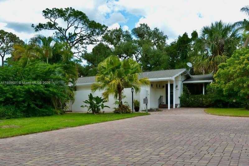 Small Image of 18220 ELMWOOD DR, Other City - In The State Of Florida Number 2