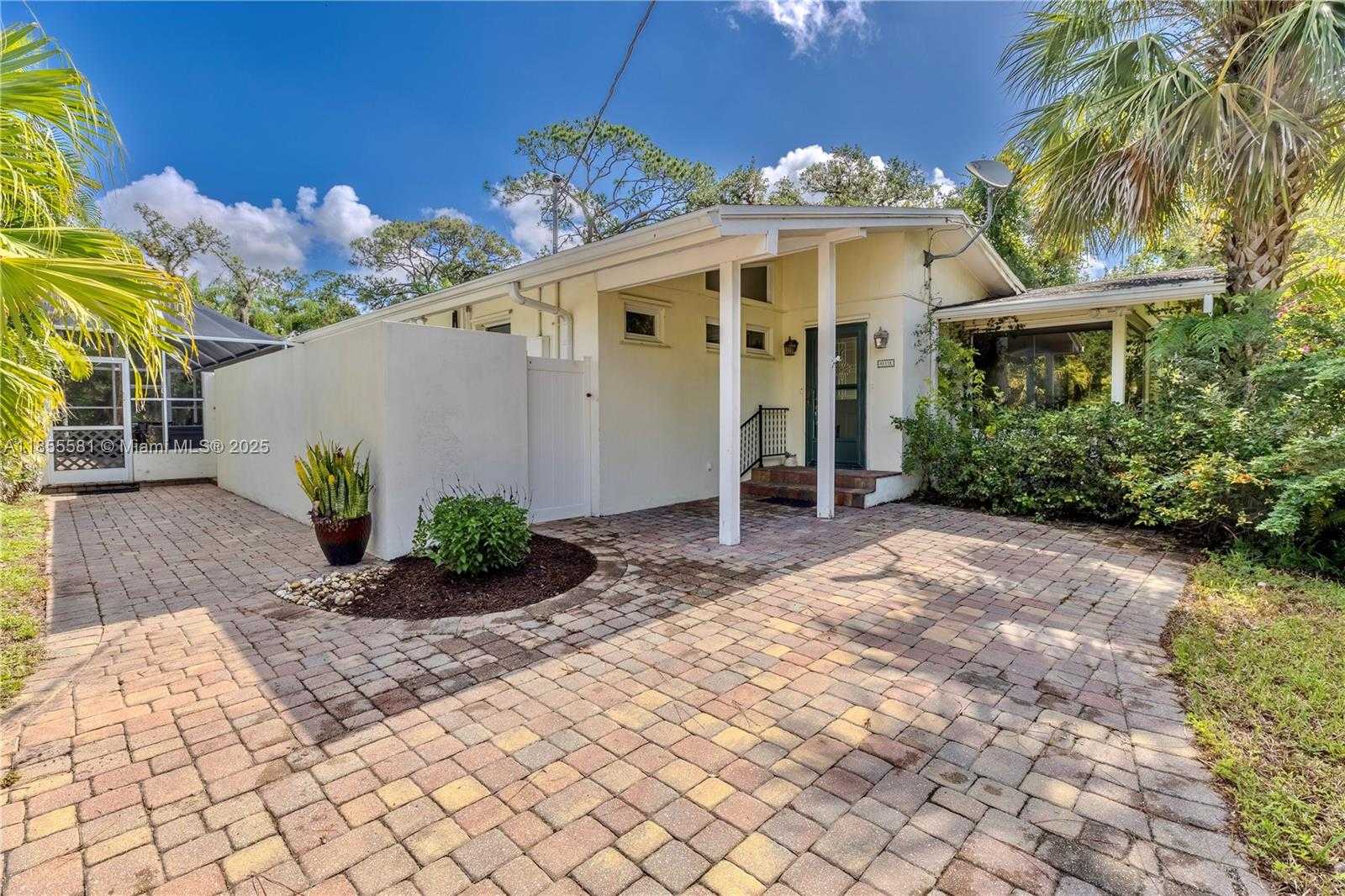 Small Image of 18220 ELMWOOD DR, Other City - In The State Of Florida Number 3