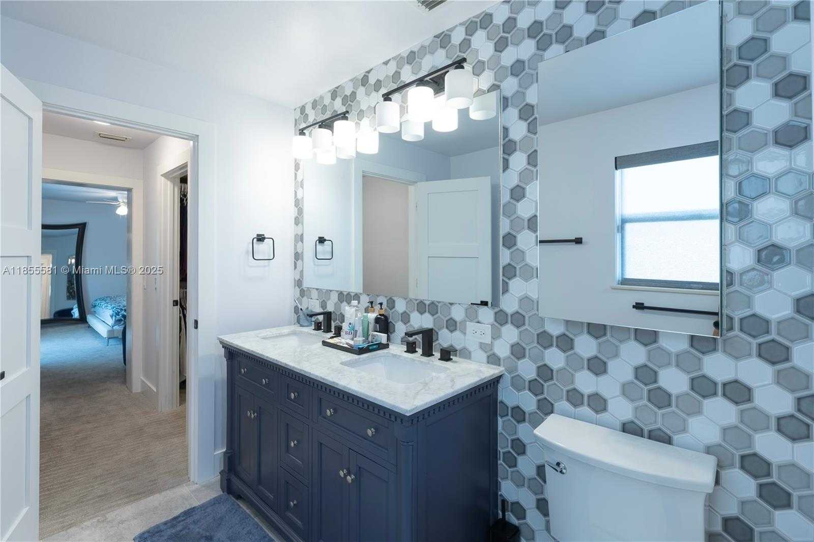Small Image of 18220 ELMWOOD DR, Other City - In The State Of Florida Number 43