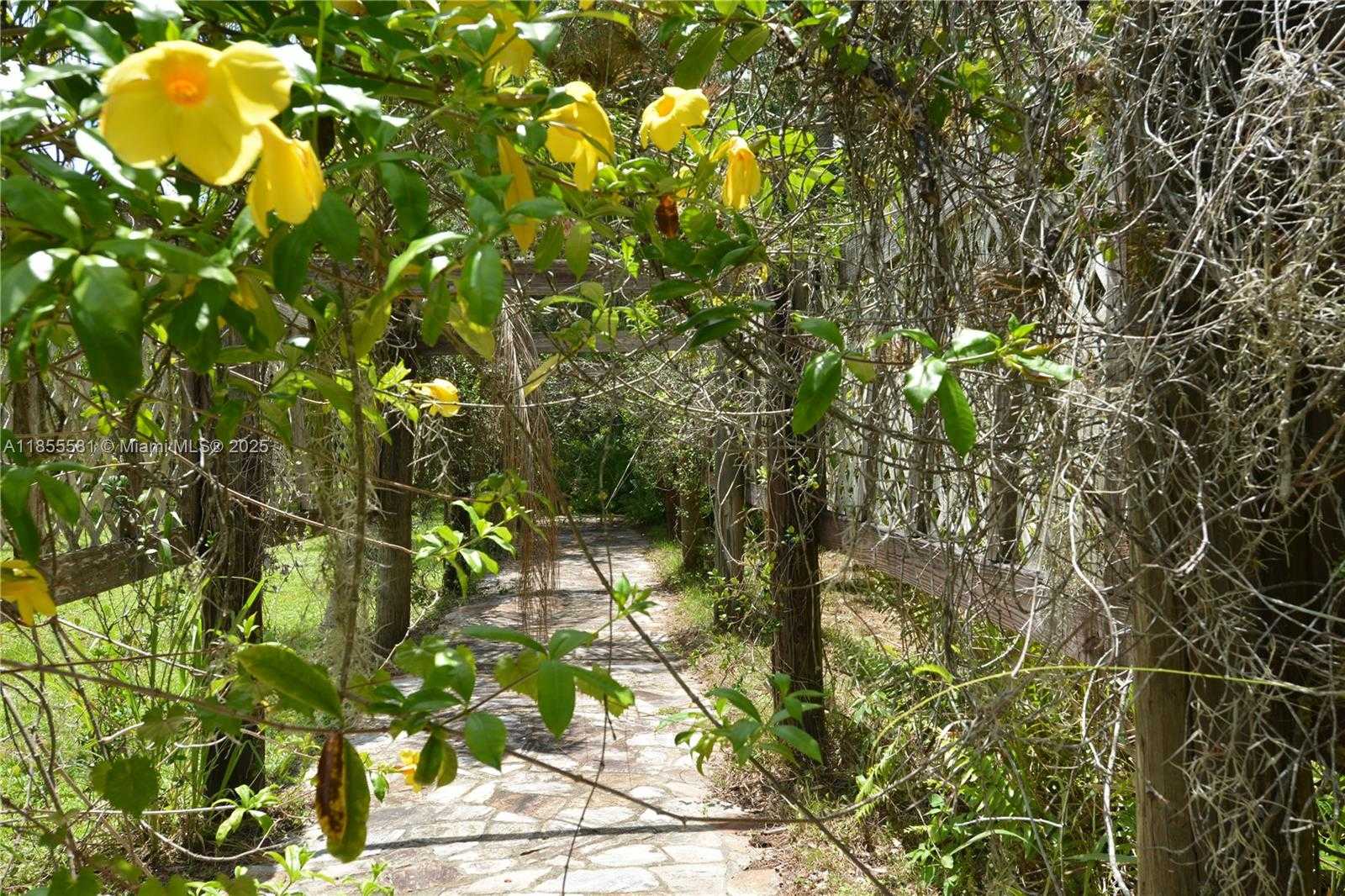 Small Image of 18220 ELMWOOD DR, Other City - In The State Of Florida Number 59