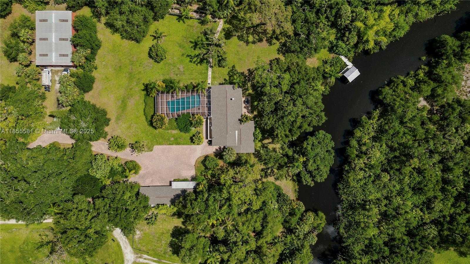 Small Image of 18220 ELMWOOD DR, Other City - In The State Of Florida Number 77