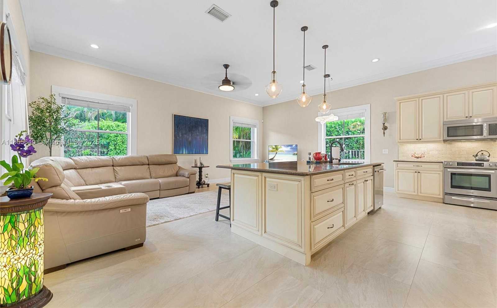 Small Image of 1487 BLUE JAY CIR, Weston Number 10
