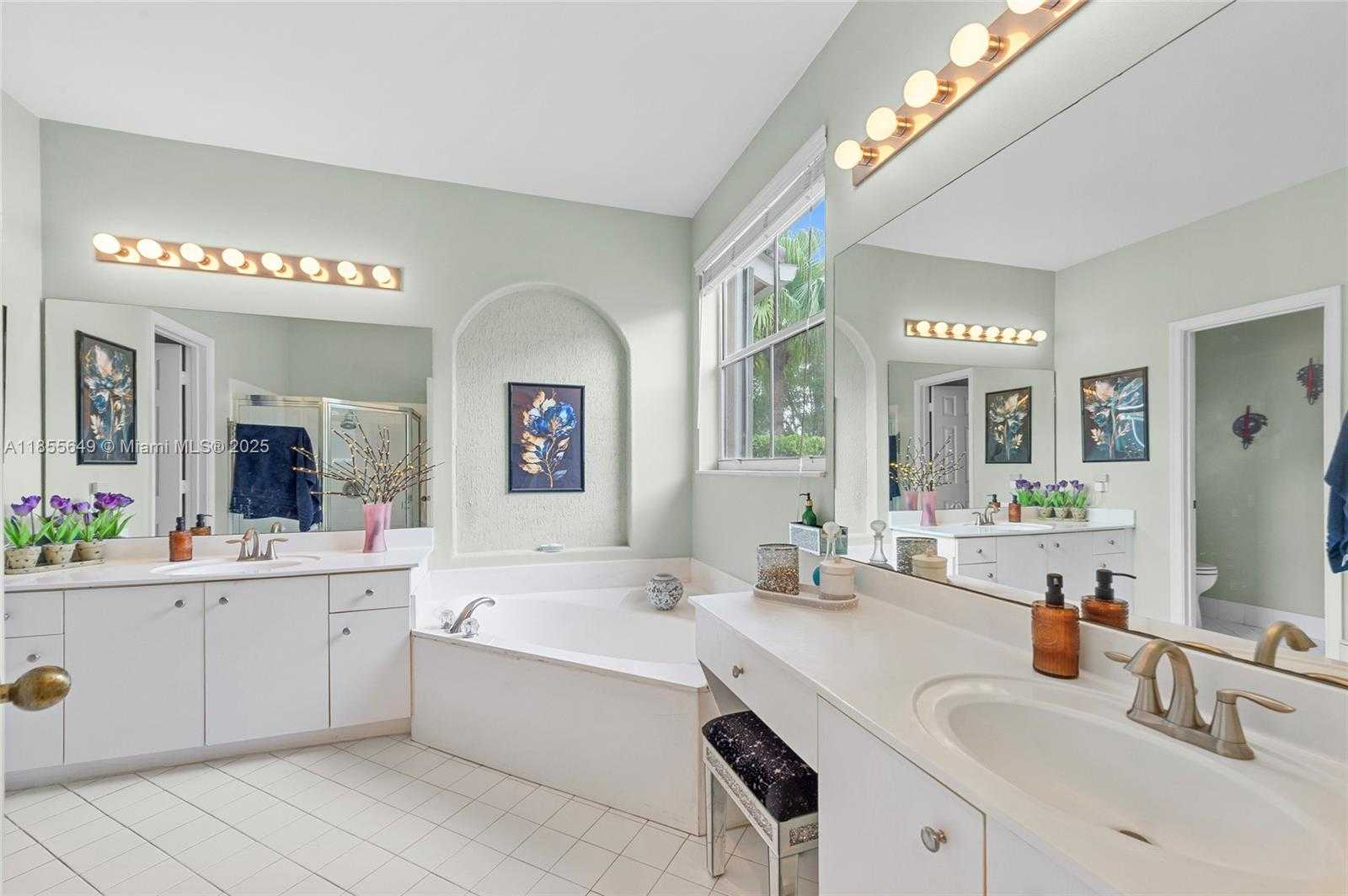 Small Image of 1487 BLUE JAY CIR, Weston Number 12
