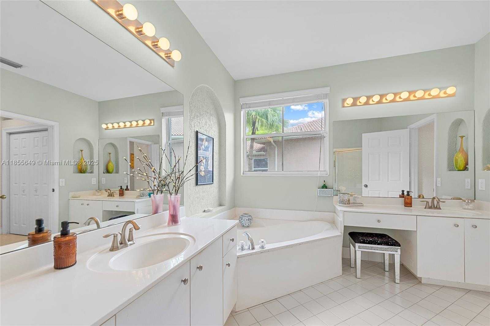 Small Image of 1487 BLUE JAY CIR, Weston Number 13