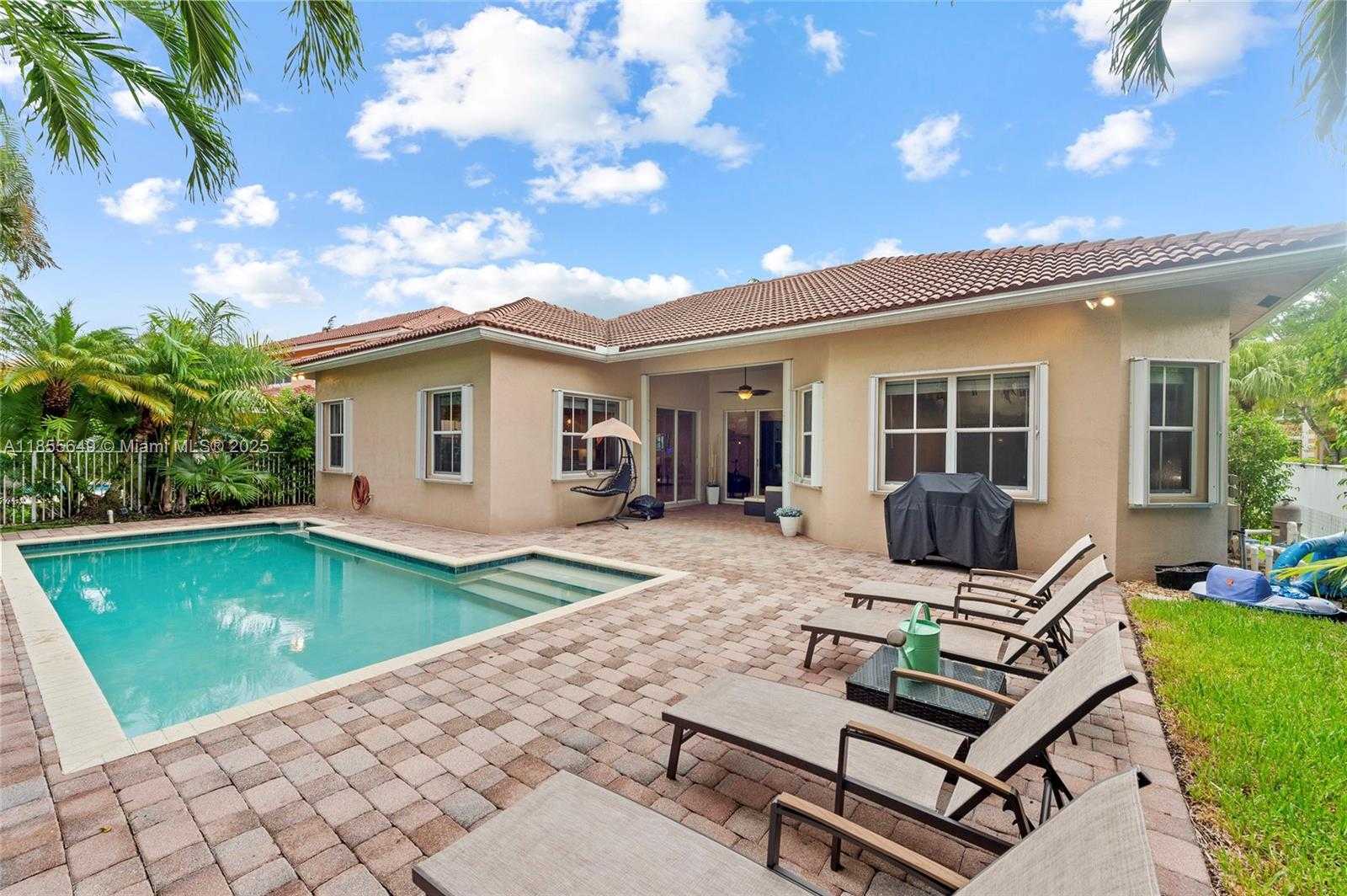 Small Image of 1487 BLUE JAY CIR, Weston Number 2