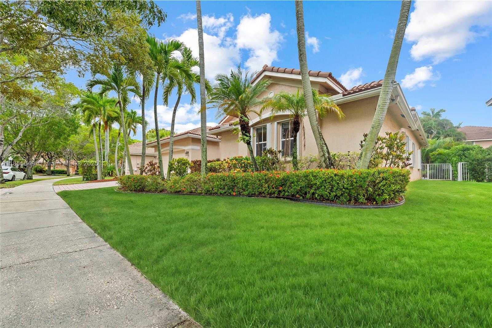 Small Image of 1487 BLUE JAY CIR, Weston Number 24