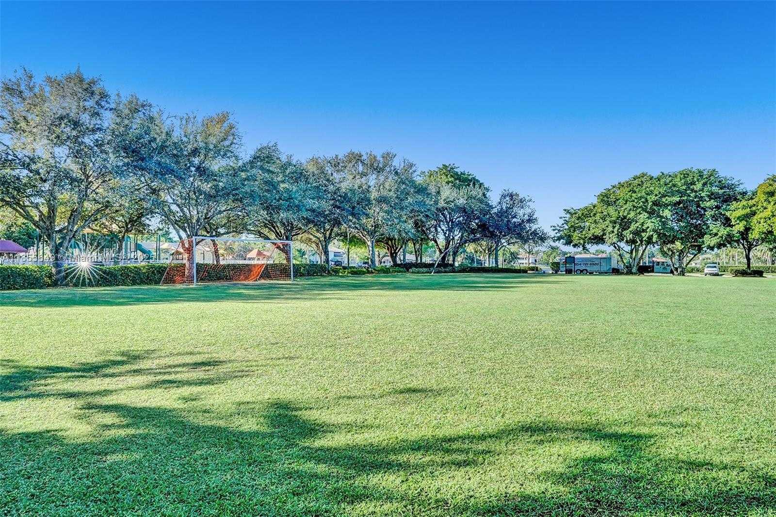 Small Image of 1487 BLUE JAY CIR, Weston Number 27