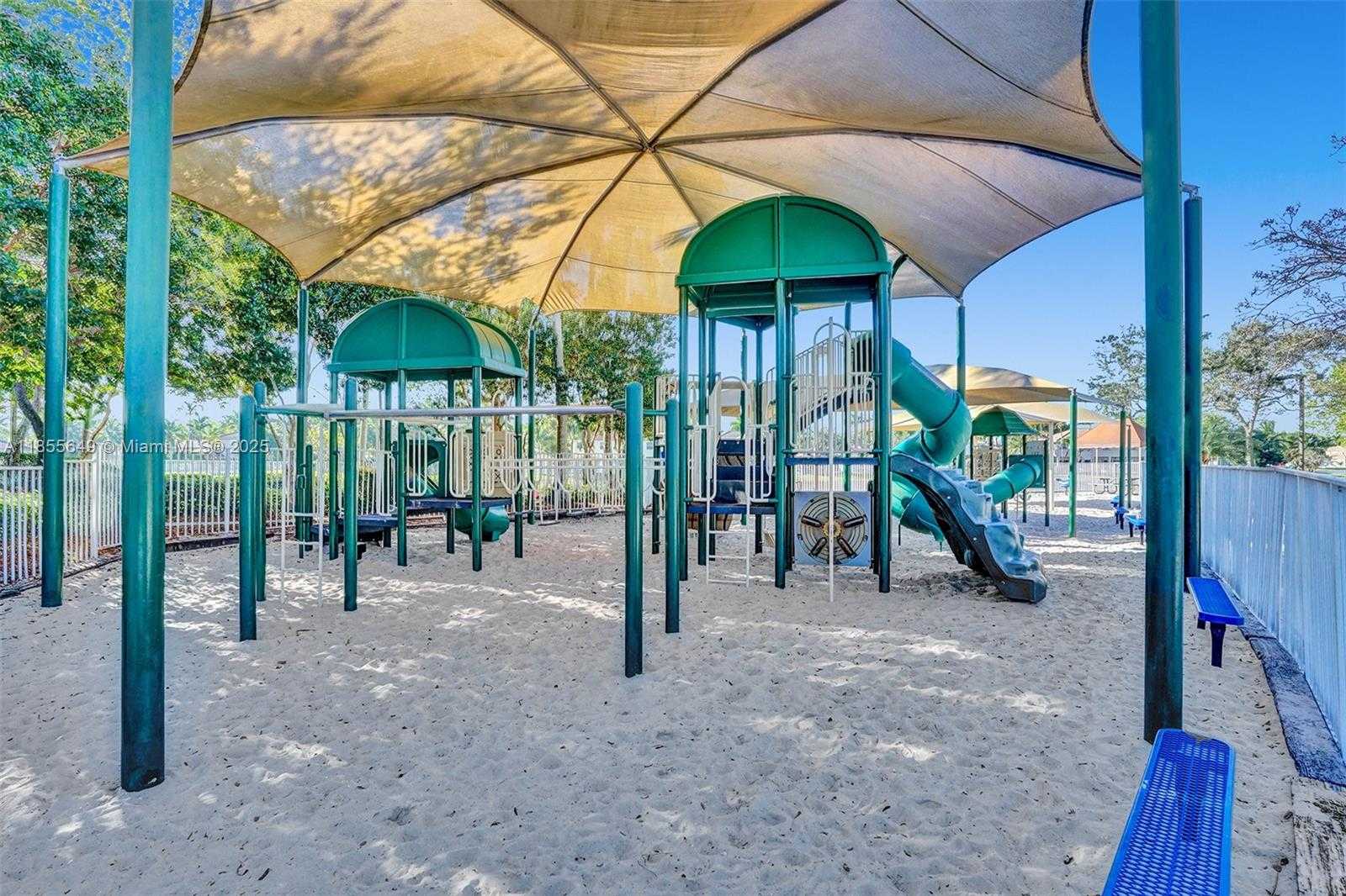 Small Image of 1487 BLUE JAY CIR, Weston Number 29