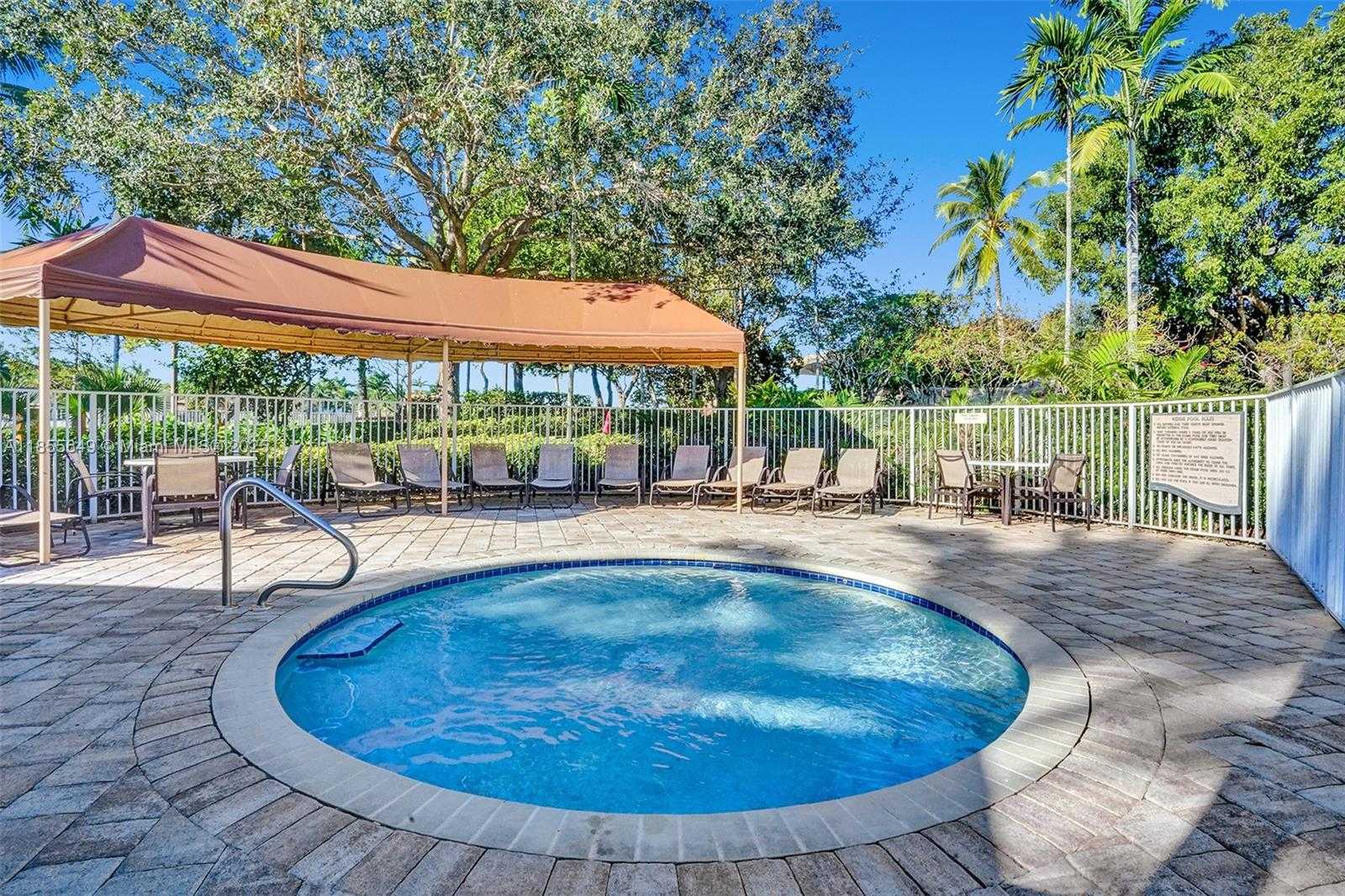 Small Image of 1487 BLUE JAY CIR, Weston Number 34