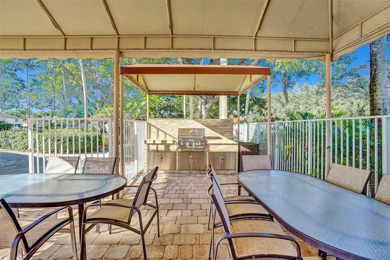 Small Image of 1487 BLUE JAY CIR, Weston Number 35