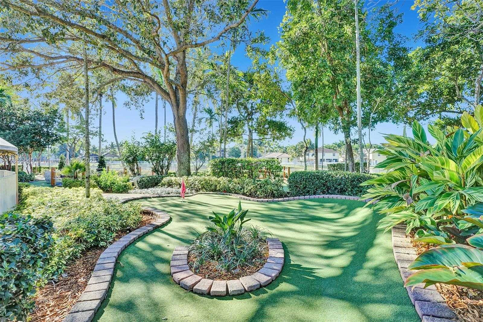 Small Image of 1487 BLUE JAY CIR, Weston Number 36