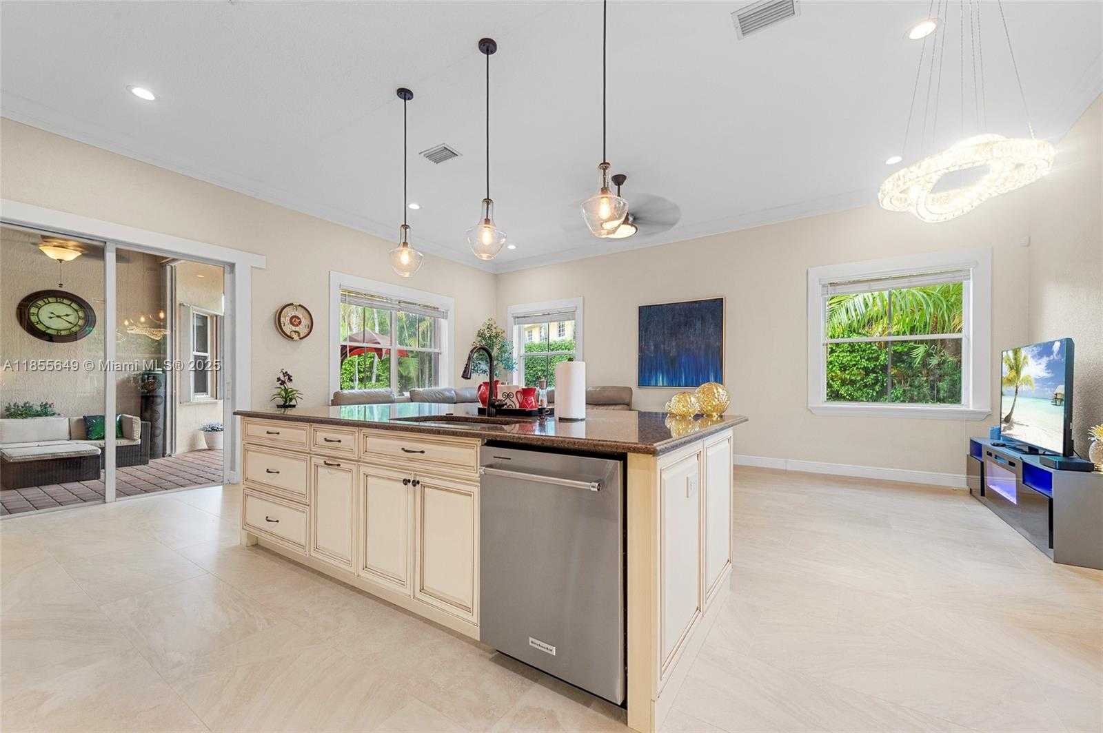 Small Image of 1487 BLUE JAY CIR, Weston Number 9