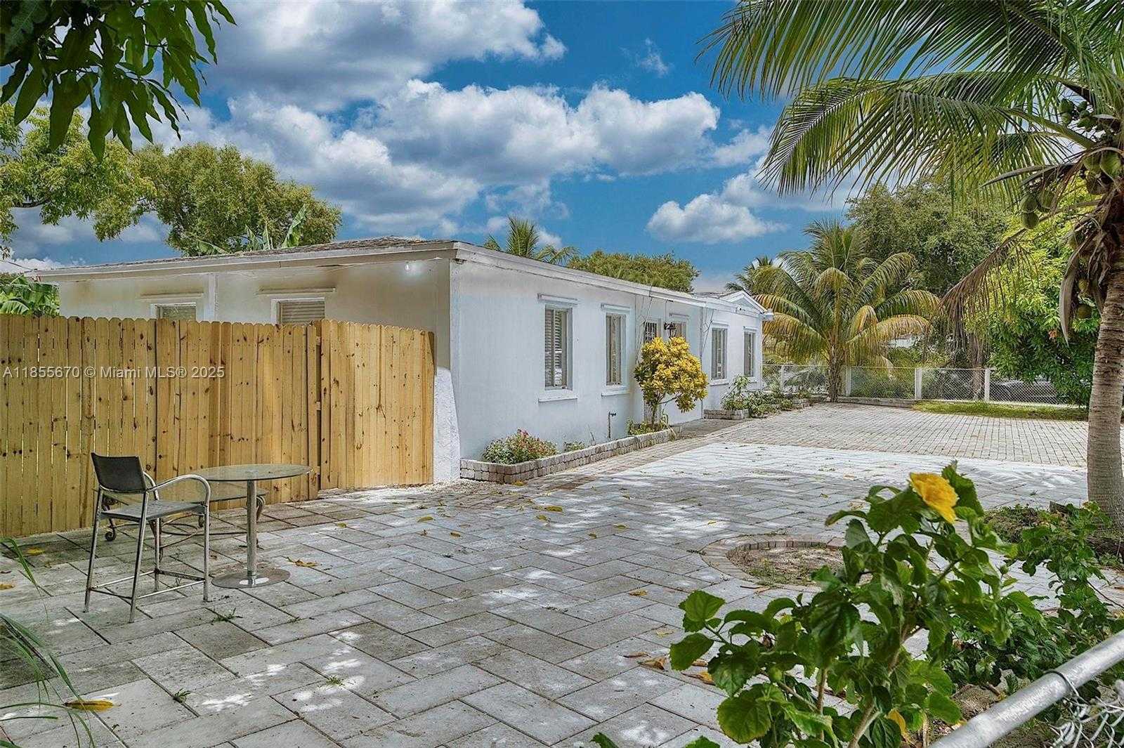 Small Image of 2900 NORTH WEST 164TH ST, Miami Gardens Number 2