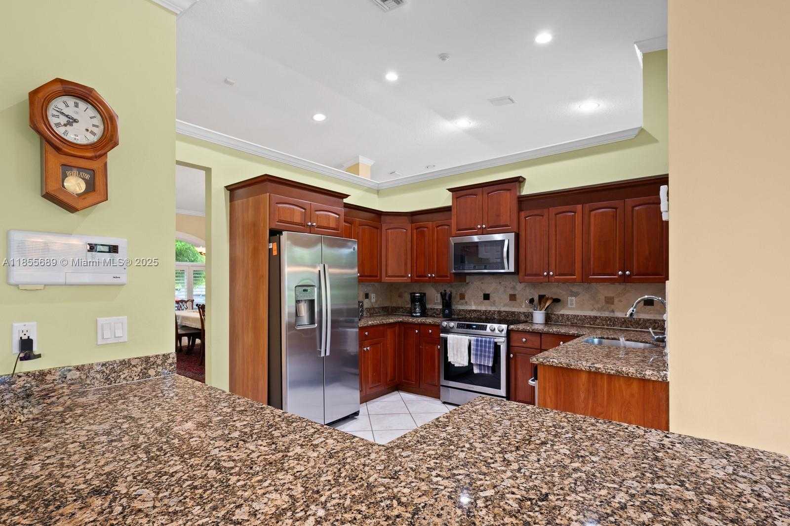 Small Image of 10621 SOUTH WEST 77TH AVE, Pinecrest Number 14