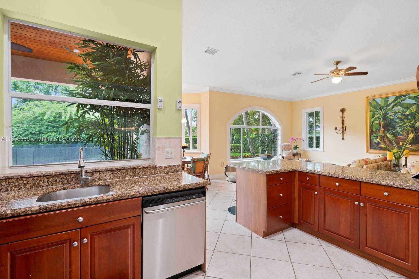 Small Image of 10621 SOUTH WEST 77TH AVE, Pinecrest Number 15
