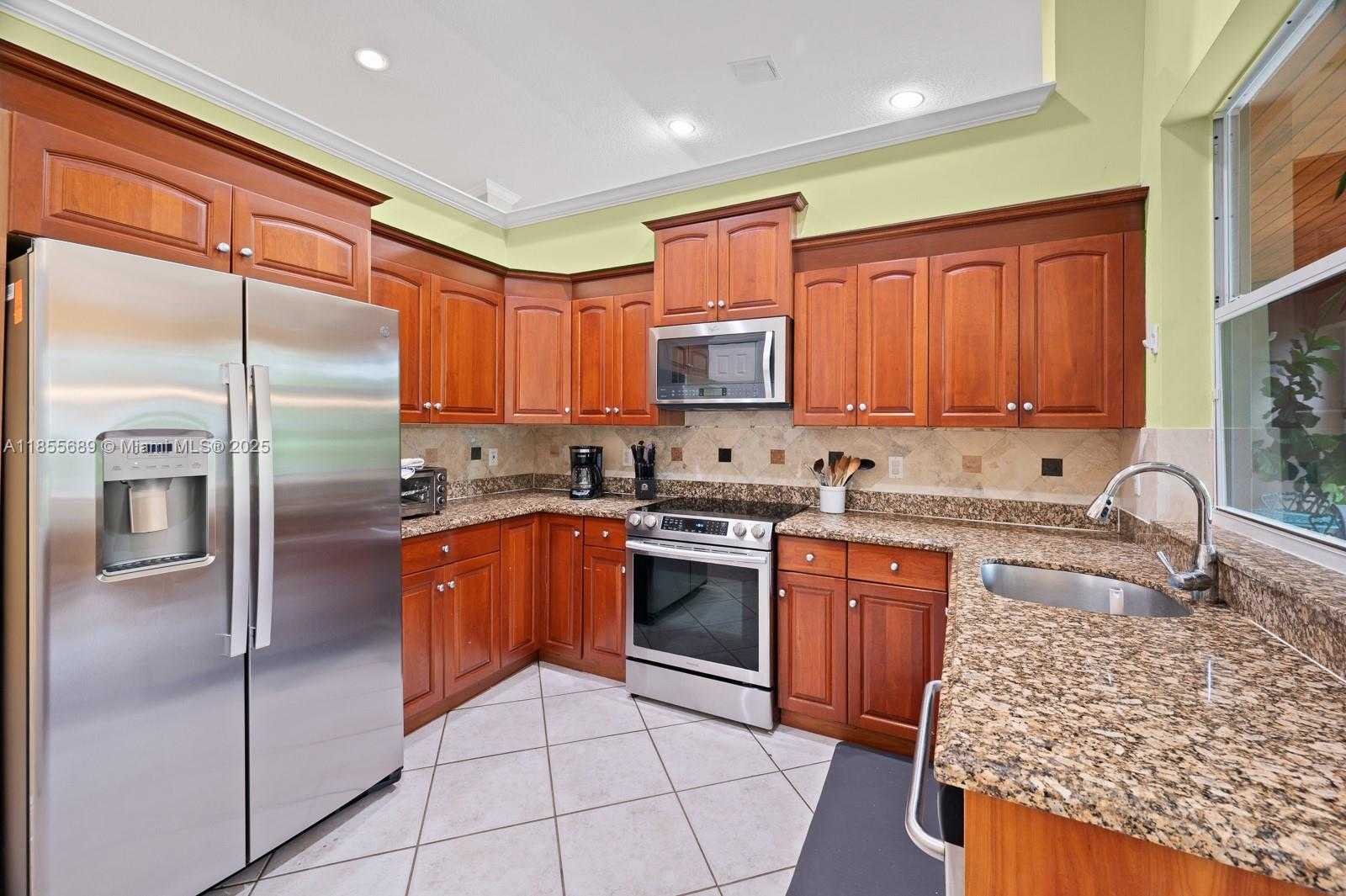 Small Image of 10621 SOUTH WEST 77TH AVE, Pinecrest Number 16