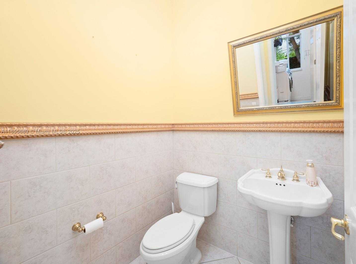 Small Image of 10621 SOUTH WEST 77TH AVE, Pinecrest Number 17