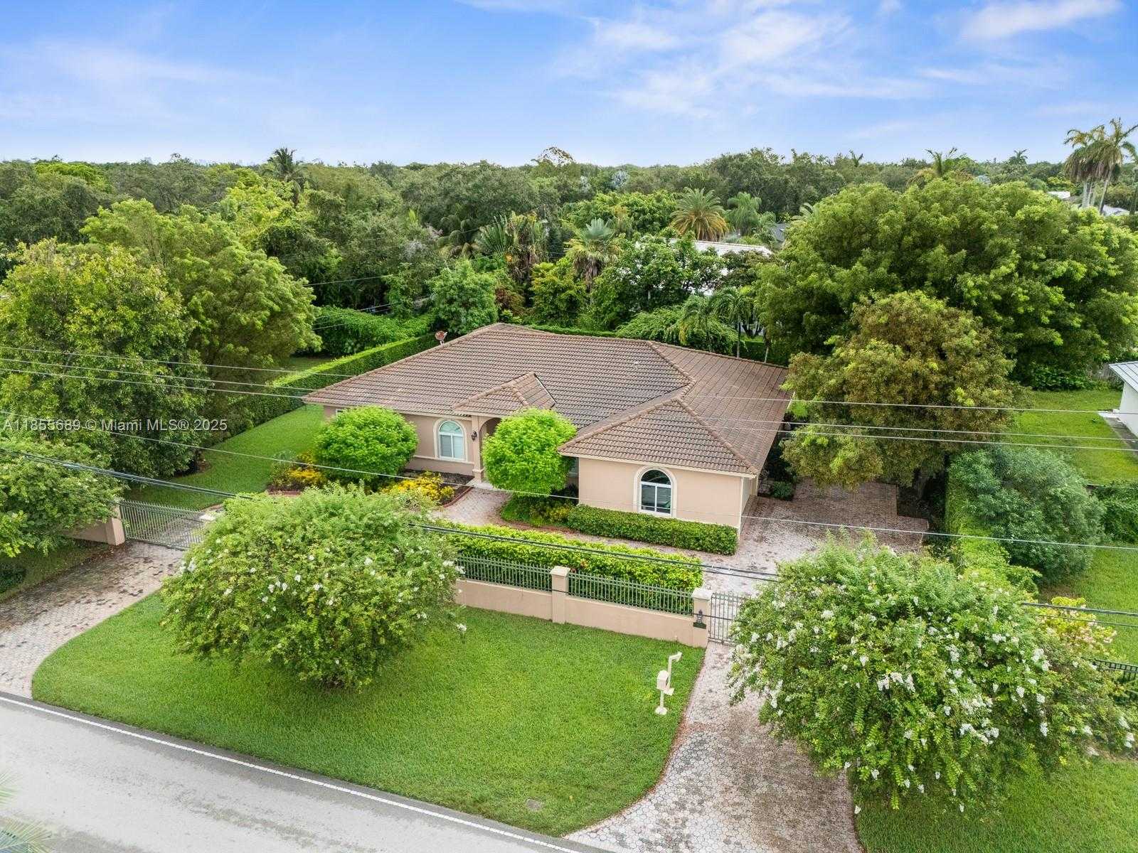 Small Image of 10621 SOUTH WEST 77TH AVE, Pinecrest Number 2