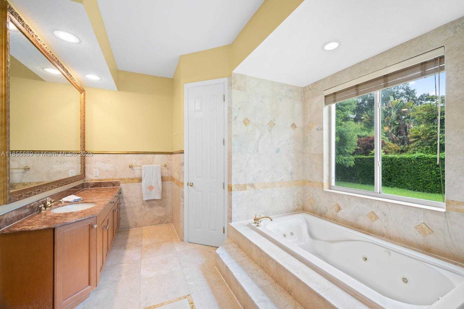 Small Image of 10621 SOUTH WEST 77TH AVE, Pinecrest Number 27