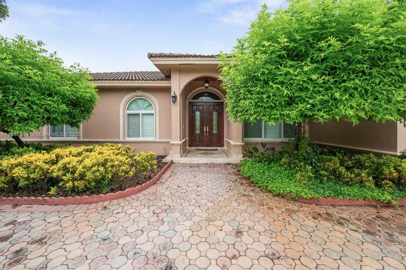 Small Image of 10621 SOUTH WEST 77TH AVE, Pinecrest Number 3