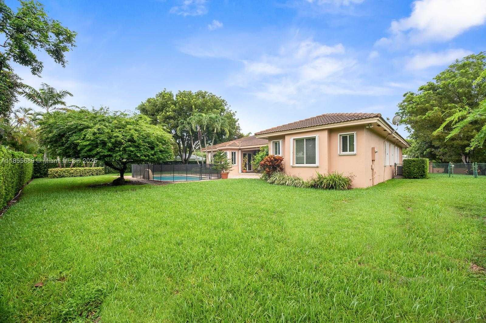 Small Image of 10621 SOUTH WEST 77TH AVE, Pinecrest Number 35