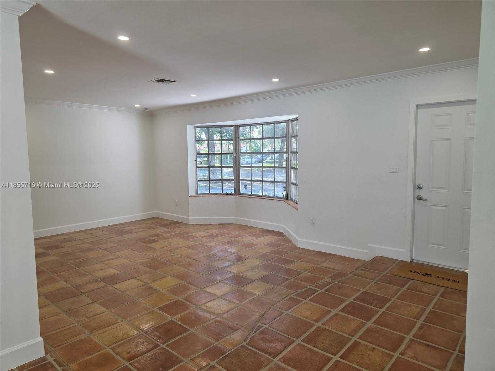Small Image of 13920 KENDALE LAKES BLVD, Miami Number 11