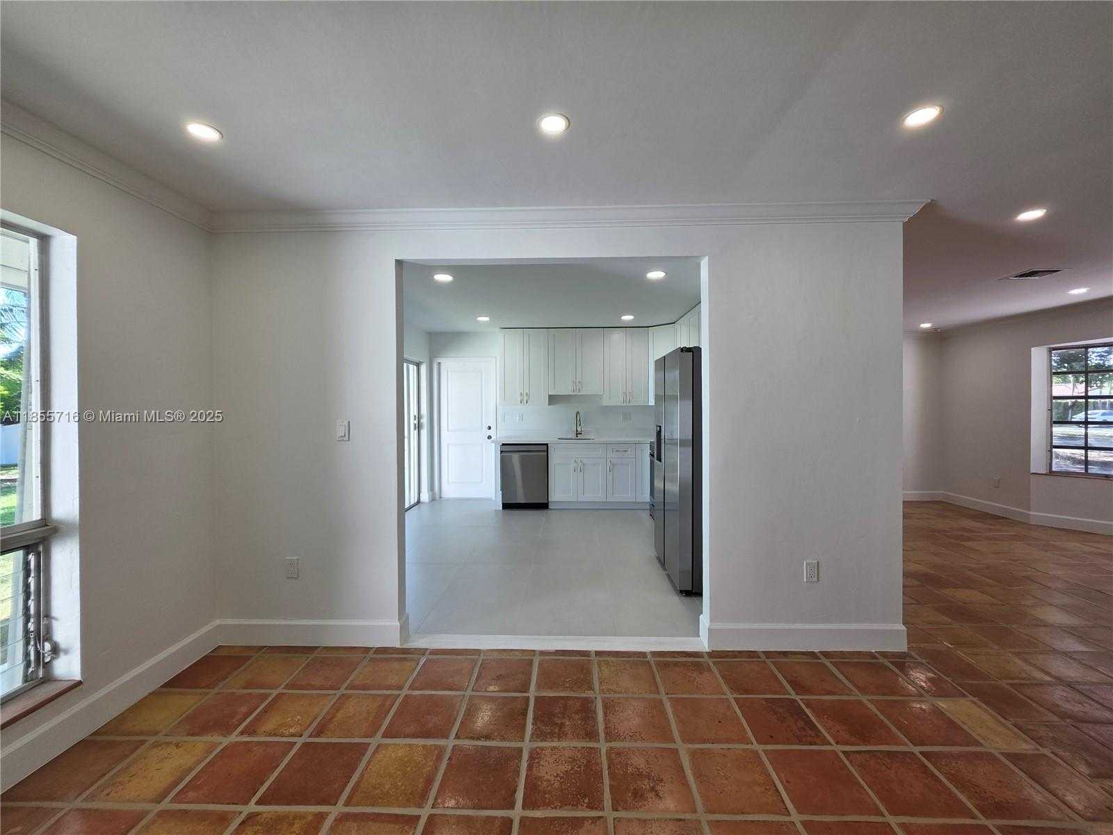 Small Image of 13920 KENDALE LAKES BLVD, Miami Number 12