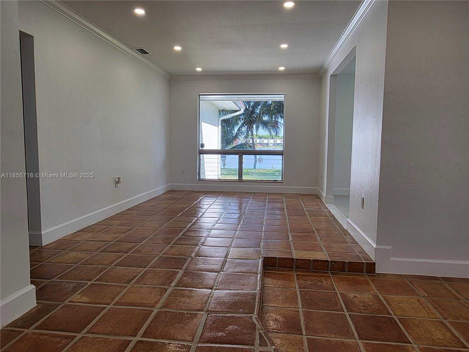 Small Image of 13920 KENDALE LAKES BLVD, Miami Number 13